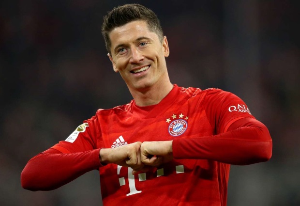 Robert Lewandowski scores 41st Bundesliga goal of season to break Müller’s record