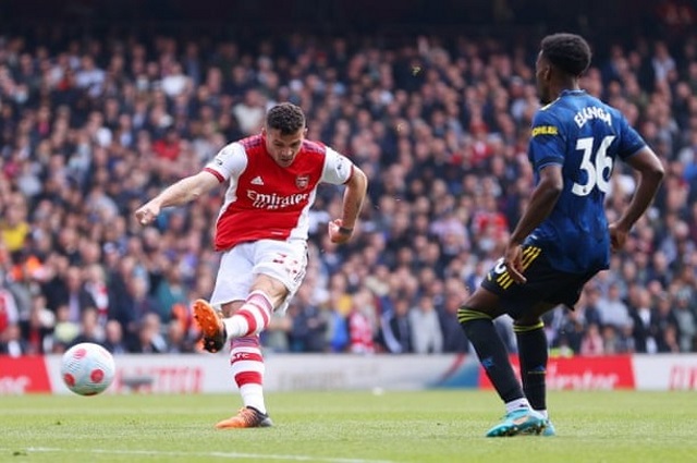 Arsenal 2-1 Manchester Utd:  Granit Xhaka’s cracker caps Arsenal’s wild win over Manchester United