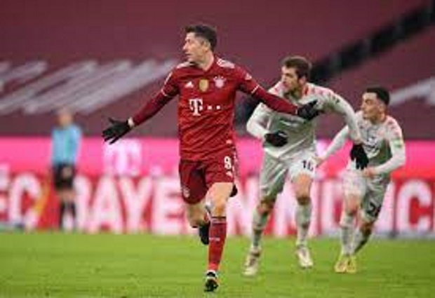 Stuttgart 0-5 Bayern Munich: Bundesliga leaders Bayern Munich claimed the nominal autumn championship, thanks to Robert Lewandowski 