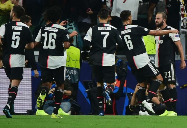Juventus 3 -0 Bayer Leverkusen: Higuain stars as Bianconeri coast