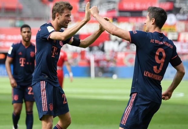 Bayer Leverkusen 2 -4 Bayern Munich: Lewandowski and Muller reach milestones in resounding win