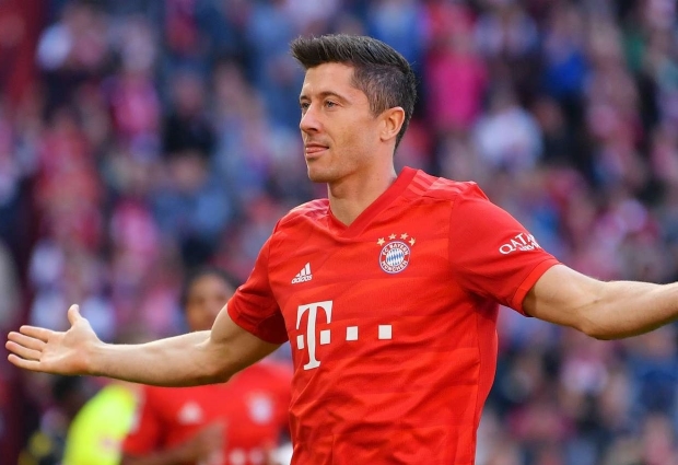 Bayern Munich 4 -0 Cologne: Lewandowski scores two more as Coutinho opens account
