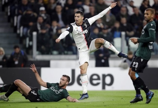 Juventus 2 -1 Bologna: Cristiano Ronaldo on target again in victory