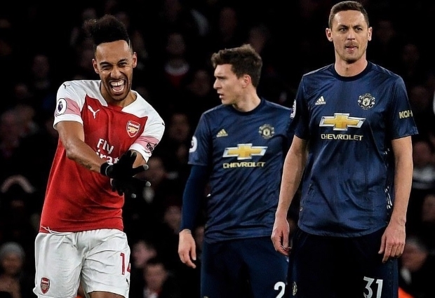 Arsenal 2 -0 Manchester United: Aubameyang on the spot as Gunners strike huge top-four blow
