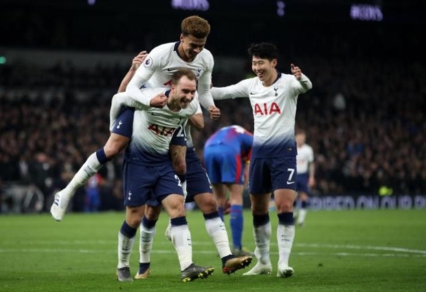 Tottenham 2-0 Crystal Palace: Spurs open new stadium with routine win