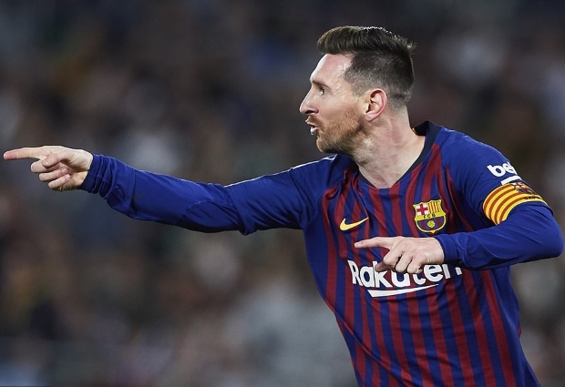 Real Betis 1 -4 Barcelona: Record-breaker Messi sends leaders 10 points clears 10 points clear
