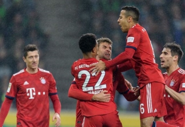 Borussia Monchengladbach 1 -5 Bayern Munich: Kovac's side pull level with Dortmund at summit