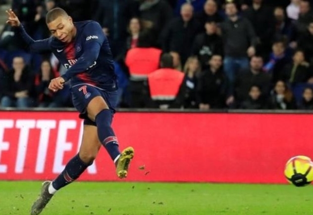 Paris Saint-Germain 3 -0 Nimes: Kylian Mbappe reaches Ligue 1 milestone