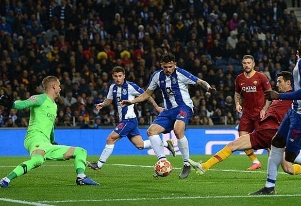 Porto 3 -1 Roma: Telles hits last-gasp winner after VAR drama