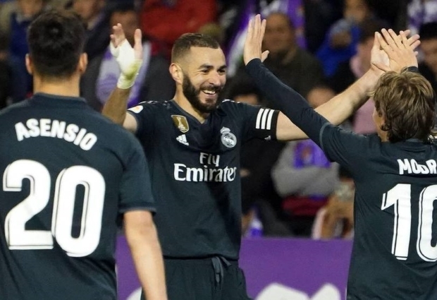 Real Valladolid 1 -4 Real Madrid: Karim Benzema at the double as Solari's men battle to win