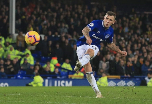 Everton 2 -2 Watford: Digne salvages draw with 96th-minute free-kick