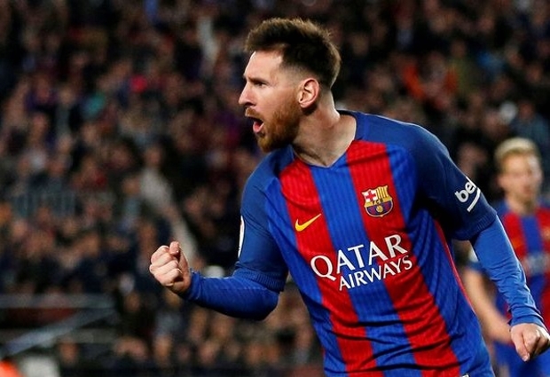 Barcelona 4 -2 Sevilla: Messi injured but champions go top