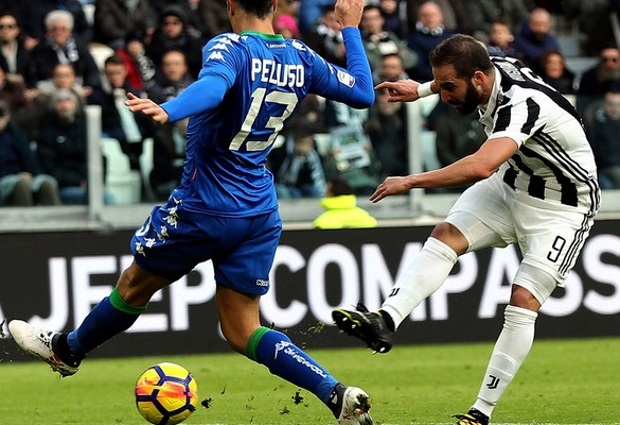 Juventus 7 -0 Sassuolo: Gonzalo Higuain scores hattrick as Juve thump Serie A strugglers