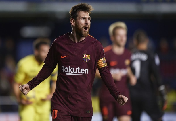 Villarreal 0 -2 Barcelona: Luis Suarez and Lionel Messi strike against ten men to continue unbeaten La Liga start
