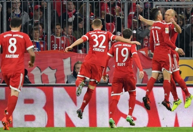 Bayern Munich 2 -0 RB Leipzig: James & Lewandowski Clinical as Bayern Outmuscle 10-Man Leipzig