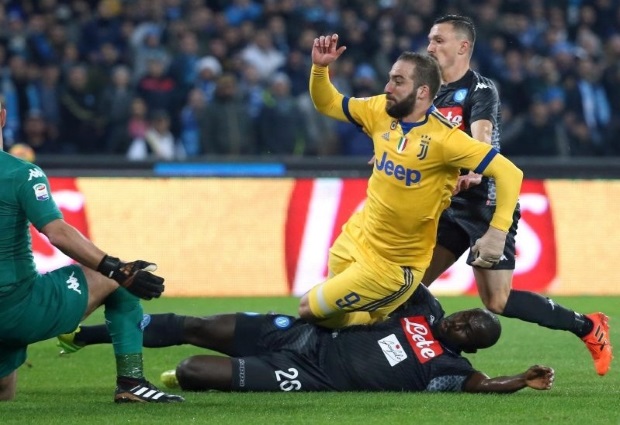 Napoli 0 -1 Juventus: Gonzalo Higuain sinks Serie A leaders with his fifth goal in five games against his old club