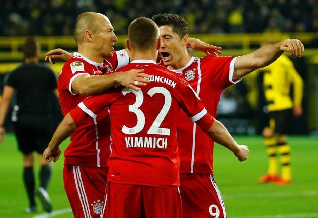  Borussia Dortmund 1 -3 Bayern Munich: Arjen Robben, Robert Lewandowski and David Alaba strike to pile pressure on Peter Bosz